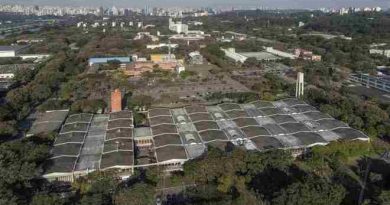 Professor aposentado da USP chega a ganhar R$ 69 mil por mês Professor aposentado da USP chega a ganhar R$ 69 mil por mês