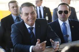 Bolsonaro sanciona lei que permite famílias pobres tirarem escritura sem ter o habite-se Bolsonaro sanciona lei que permite famílias pobres tirarem escritura sem ter o habite-se