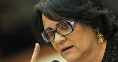 DAMARES RESPONDE ARCEBISPO: NINGUÉM DA DIREITA INTRODUZIU CRUCIFIXO NA VAGINA DAMARES RESPONDE ARCEBISPO: NINGUÉM DA DIREITA INTRODUZIU CRUCIFIXO NA VAGINA